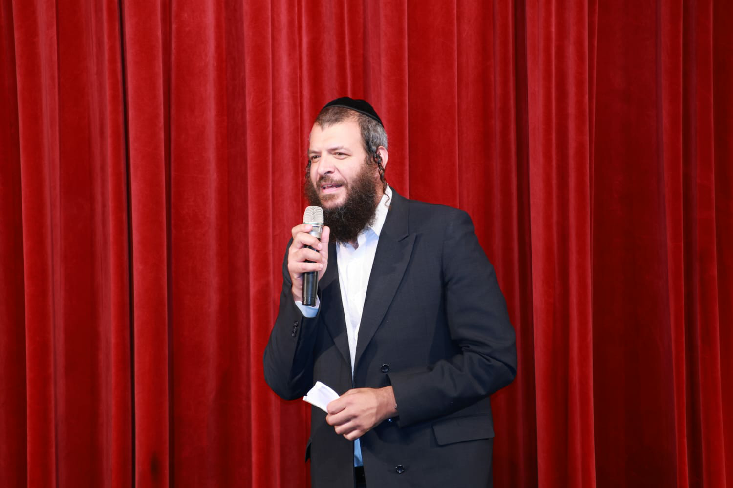 מלאכים על הבמה — צילום: ניהול