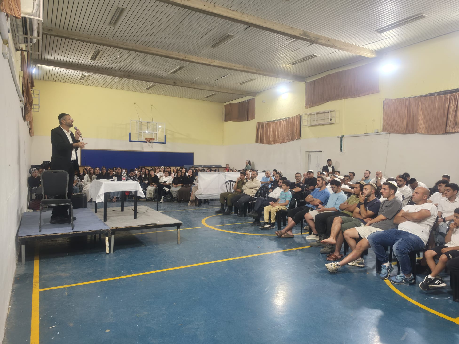 כ 300 משתתפים בערב חיזוק  — צילום: ניהול