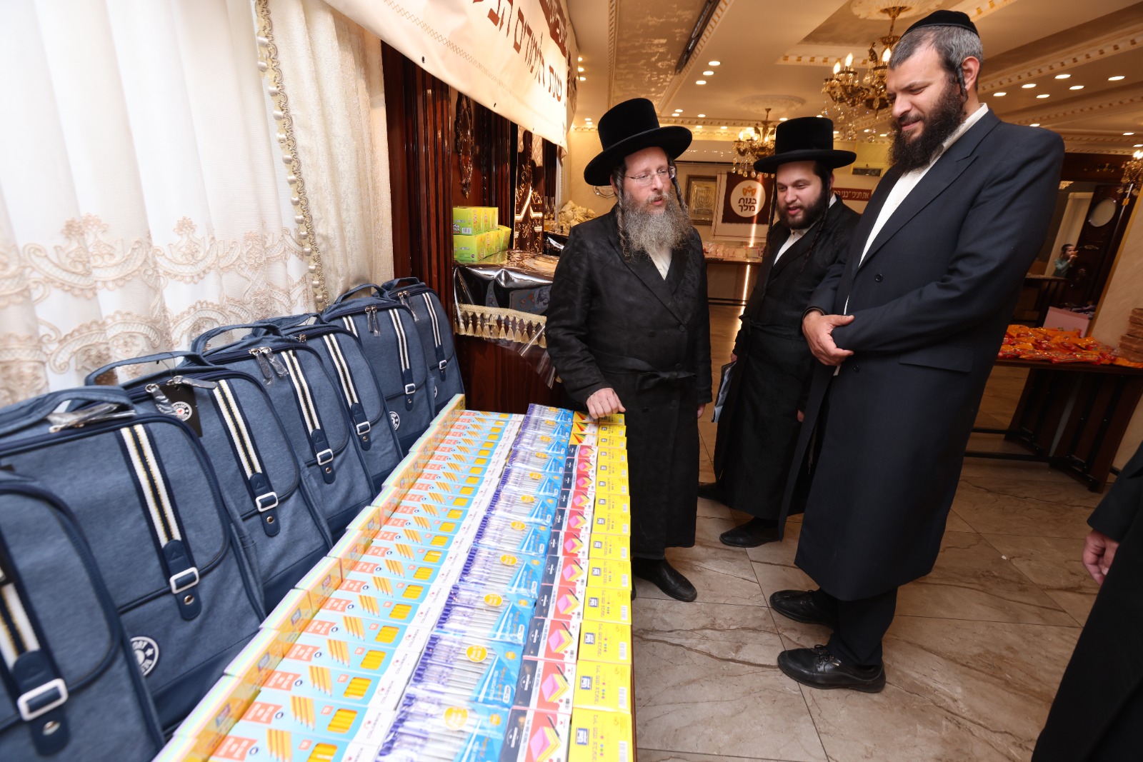עמודי החסד שמחזיקים את העולם פשוטו כמשמעו — צילום: ניהול